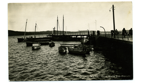 Botes en el muelle Botes en el muelle