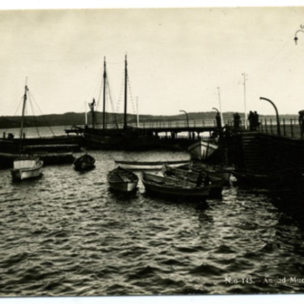 Botes en el muelle