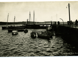Botes en el muelle Botes en el muelle