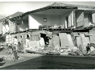 Casa destruida por el terremoto Casa destruida por el terremoto