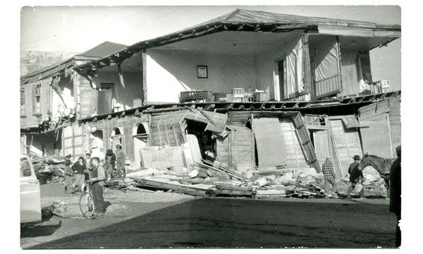 Casa destruida por el terremoto Casa destruida por el terremoto