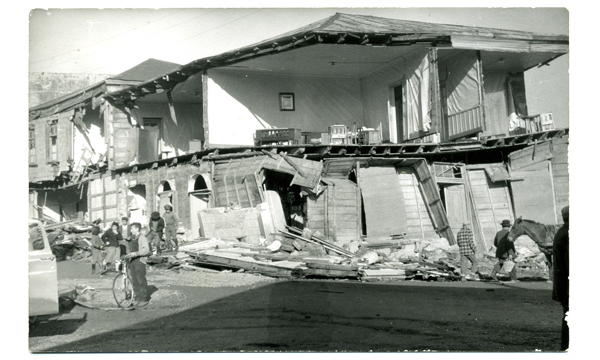 Casa destruida por el terremoto