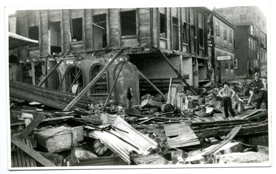 Casa destruida por el terremoto Casa destruida por el terremoto