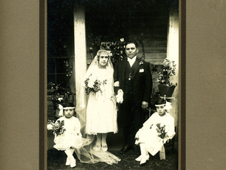 Matrimonio y damas de compañía Matrimonio y damas de compañía