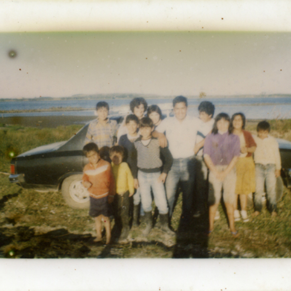 Familias en la pasarela de Pupelde