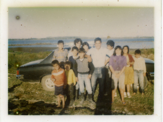 Familias en la pasarela de Pupelde