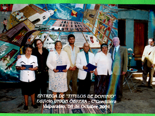 Entrega de título de dominio en Valparaíso