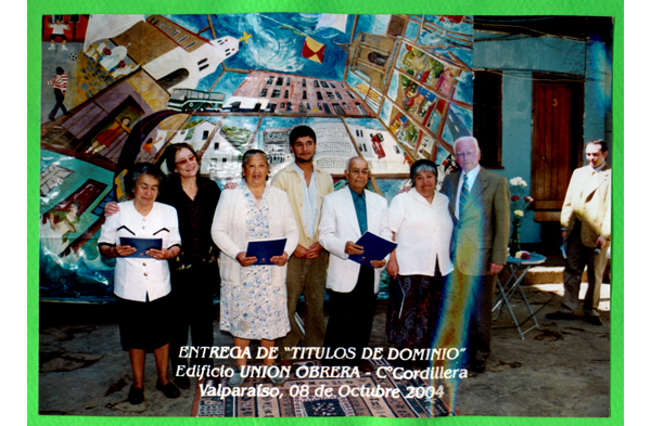 Entrega de título de dominio en Valparaíso