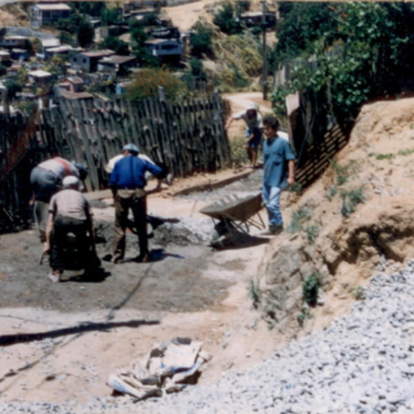 Construcción de calle en el cerro Ramaditas