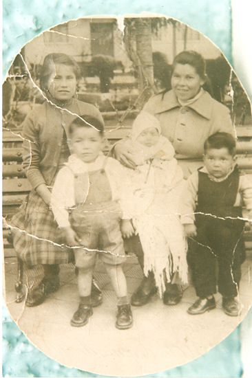 Familia en la plaza de armas de San Felipe Familia en la plaza de armas de San Felipe