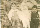 Familia en la plaza de armas de San Felipe