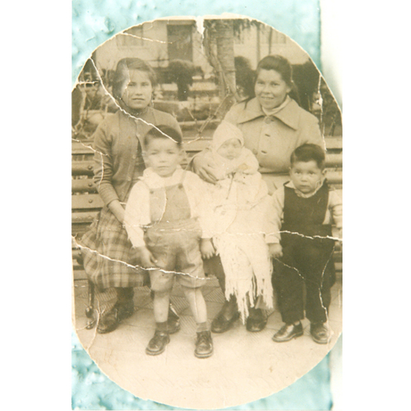 Familia en la plaza de armas de San Felipe