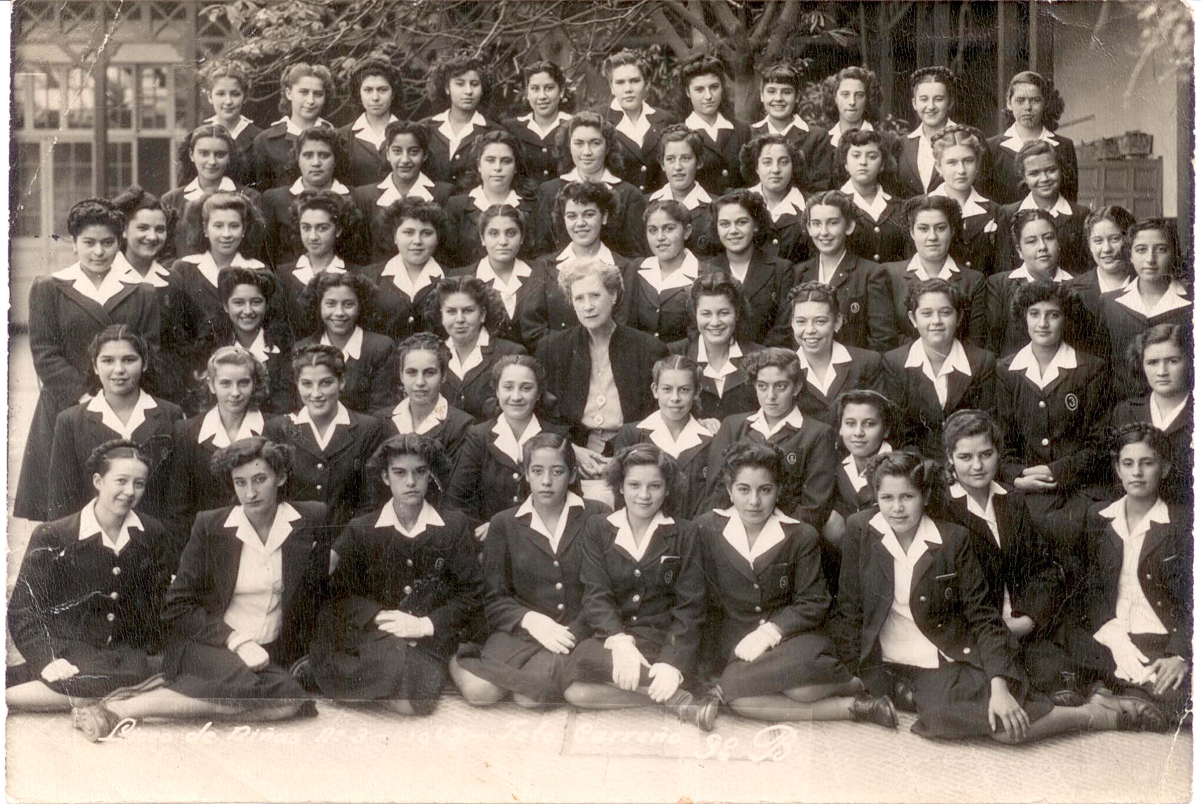 Alumnas del Liceo N° 3 de niñas Alumnas del Liceo N° 3 de niñas