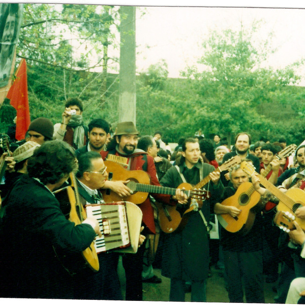 Cantores urbanos en el Cementerio General