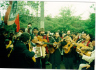 Cantores urbanos en el Cementerio General