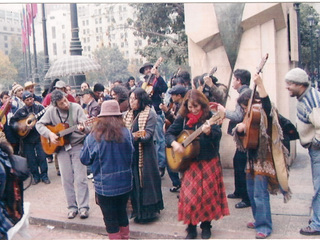 Cantores urbanos se manifiestan en La Moneda Cantores urbanos se manifiestan en La Moneda