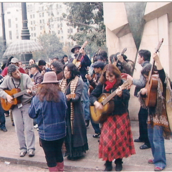 Cantores urbanos se manifiestan en La Moneda