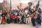 Cantores urbanos se manifiestan en La Moneda Cantores urbanos se manifiestan en La Moneda