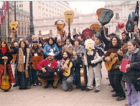 Cantores urbanos se manifiestan en La Moneda