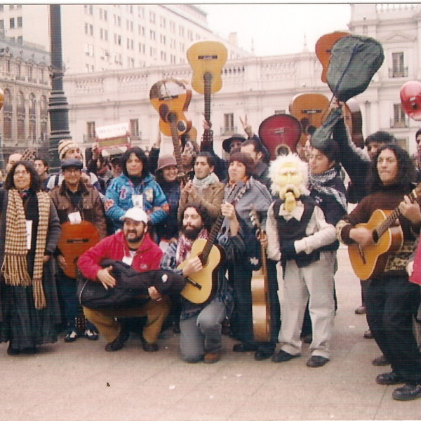 Cantores urbanos se manifiestan en La Moneda