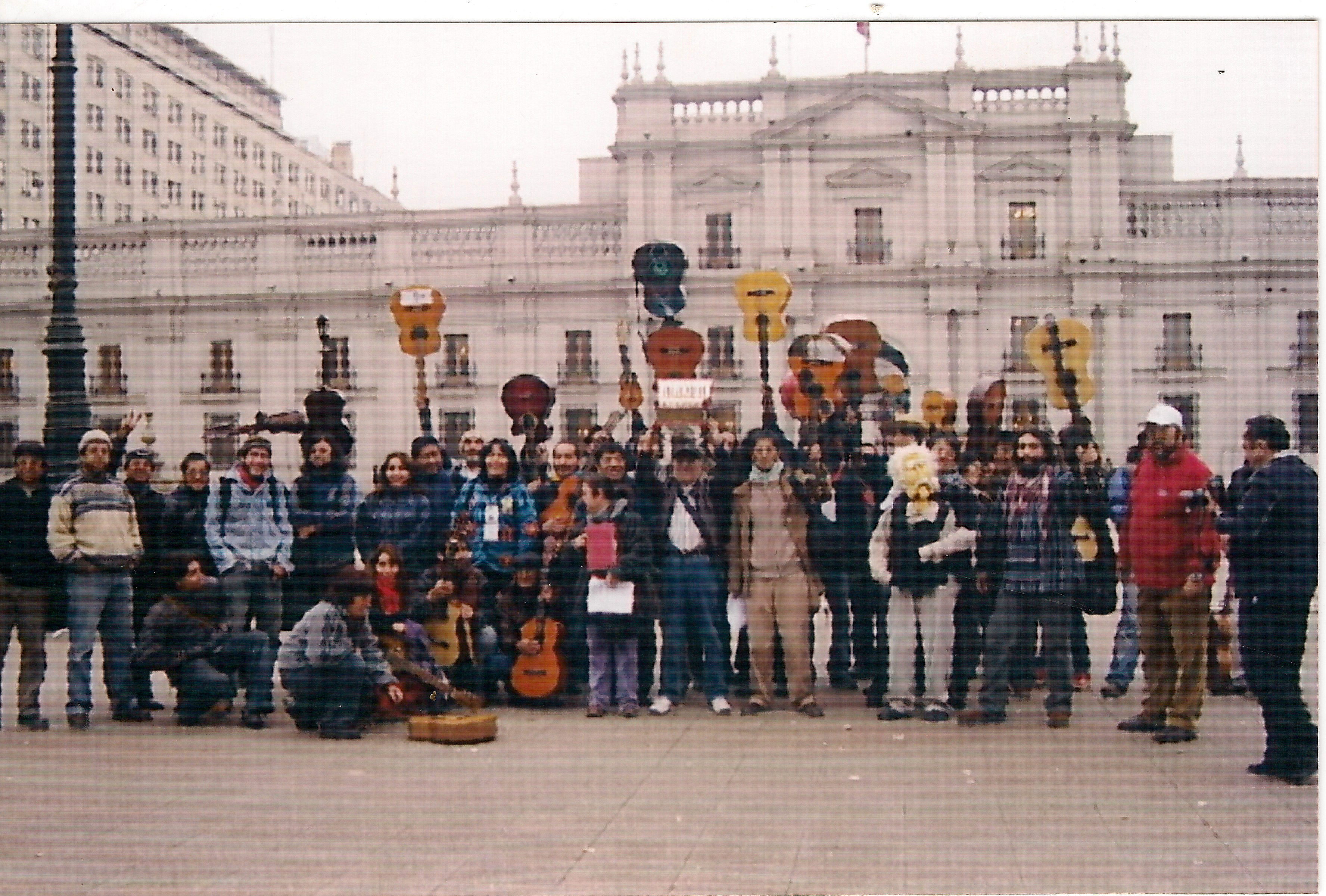 Cantores urbanos se manifiestan en La Moneda Cantores urbanos se manifiestan en La Moneda