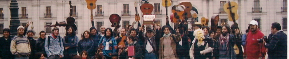 Cantores urbanos se manifiestan en La Moneda