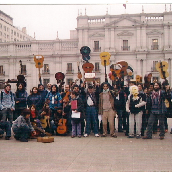 Cantores urbanos se manifiestan en La Moneda Cantores urbanos se manifiestan en La Moneda