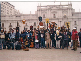 Cantores urbanos se manifiestan en La Moneda Cantores urbanos se manifiestan en La Moneda