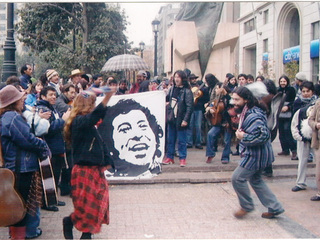 Cantores urbanos se manifiestan en La Moneda