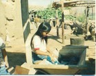 Niña lavando ropa Niña lavando ropa