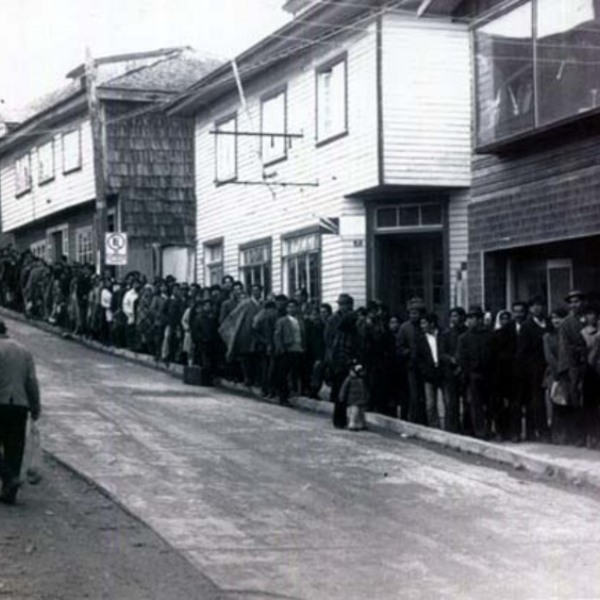 Fila para abastecerse de alimentos