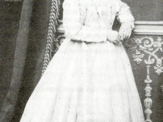 Señorita piqueña Señorita piqueña