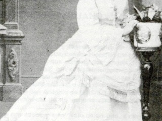 Dama piqueña Dama piqueña
