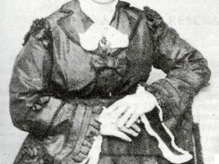 Mujer piqueña Mujer piqueña