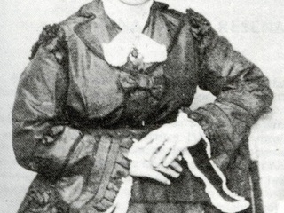 Mujer piqueña Mujer piqueña