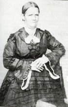 Mujer piqueña Mujer piqueña