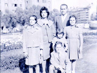 Familia de paseo en Plaza Italia