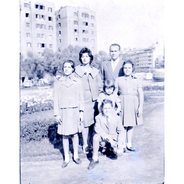 Familia de paseo en Plaza Italia