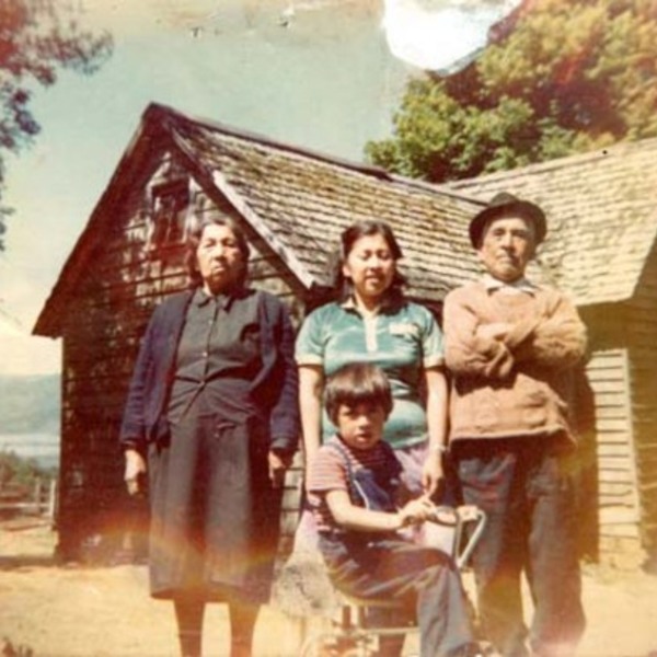 Ida Melania Panguilef junto a sus abuelos Ida Melania Panguilef junto a sus abuelos