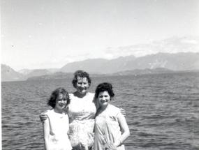 Sonia Oporto en la playa de Coihue