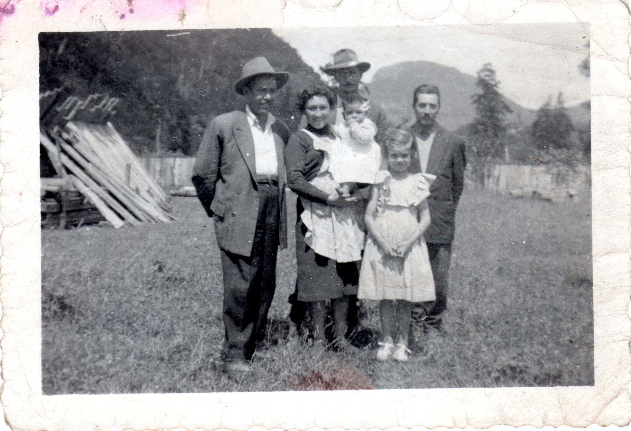 Sonia Oporto junto a familiares en Llifen Sonia Oporto junto a familiares en Llifen