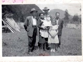 Sonia Oporto junto a familiares en Llifen Sonia Oporto junto a familiares en Llifen
