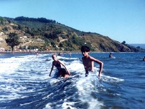 Hermanos Navarro Oporto en la playa