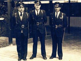 Guardias de la estación de ferrocarriles