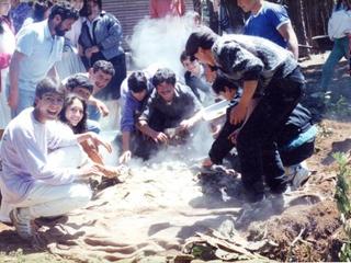 Preparación de un curanto en hoyo