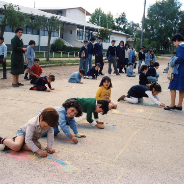 Juegos en la plaza de Máfil