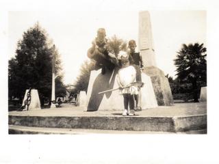 Amigos en la plaza de San José de la Mariquina