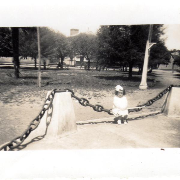 Paseo en la plaza de San José de la Mariquina