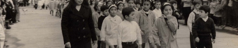 Desfile escolar por las calles de San José de la Mariquina