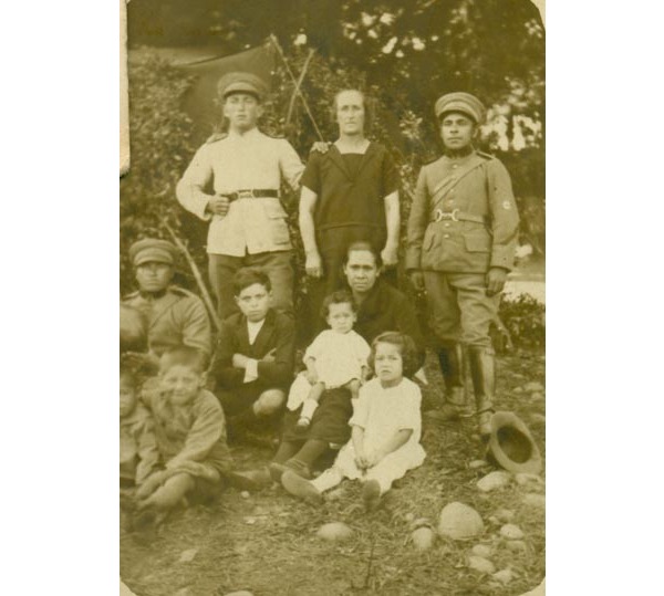 Luisa Pellet y su familia Luisa Pellet y su familia